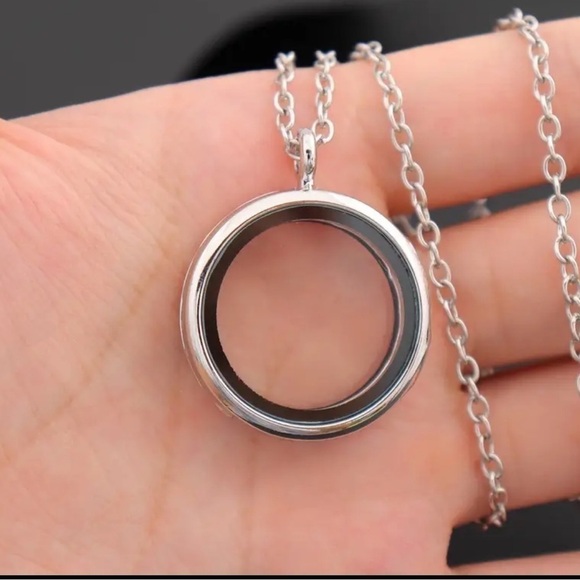 Openable Glass Locket Pendant Necklace - Picture 2 of 6